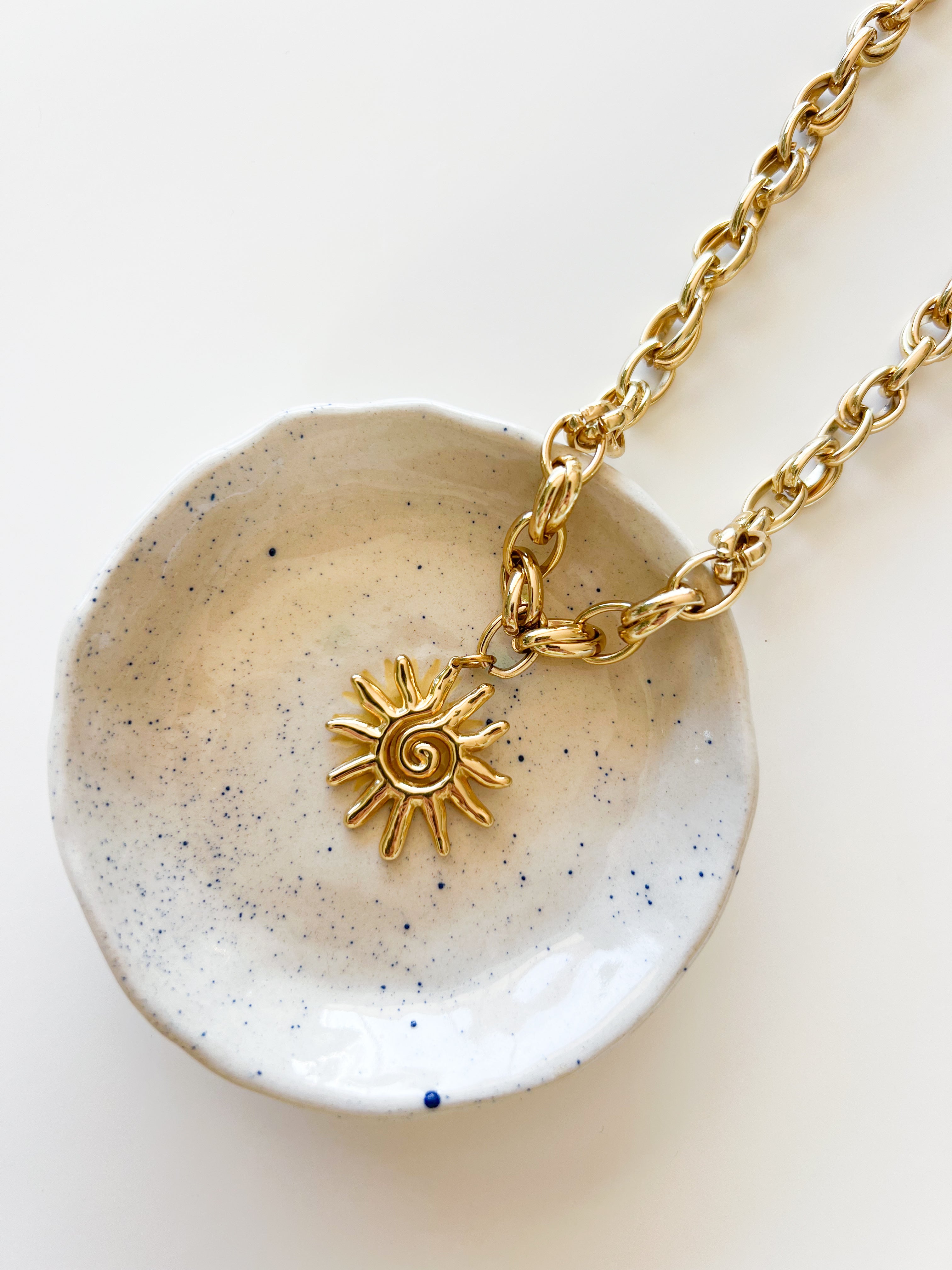 collier fait main doré en acier inoxydable avec pendentif soleil