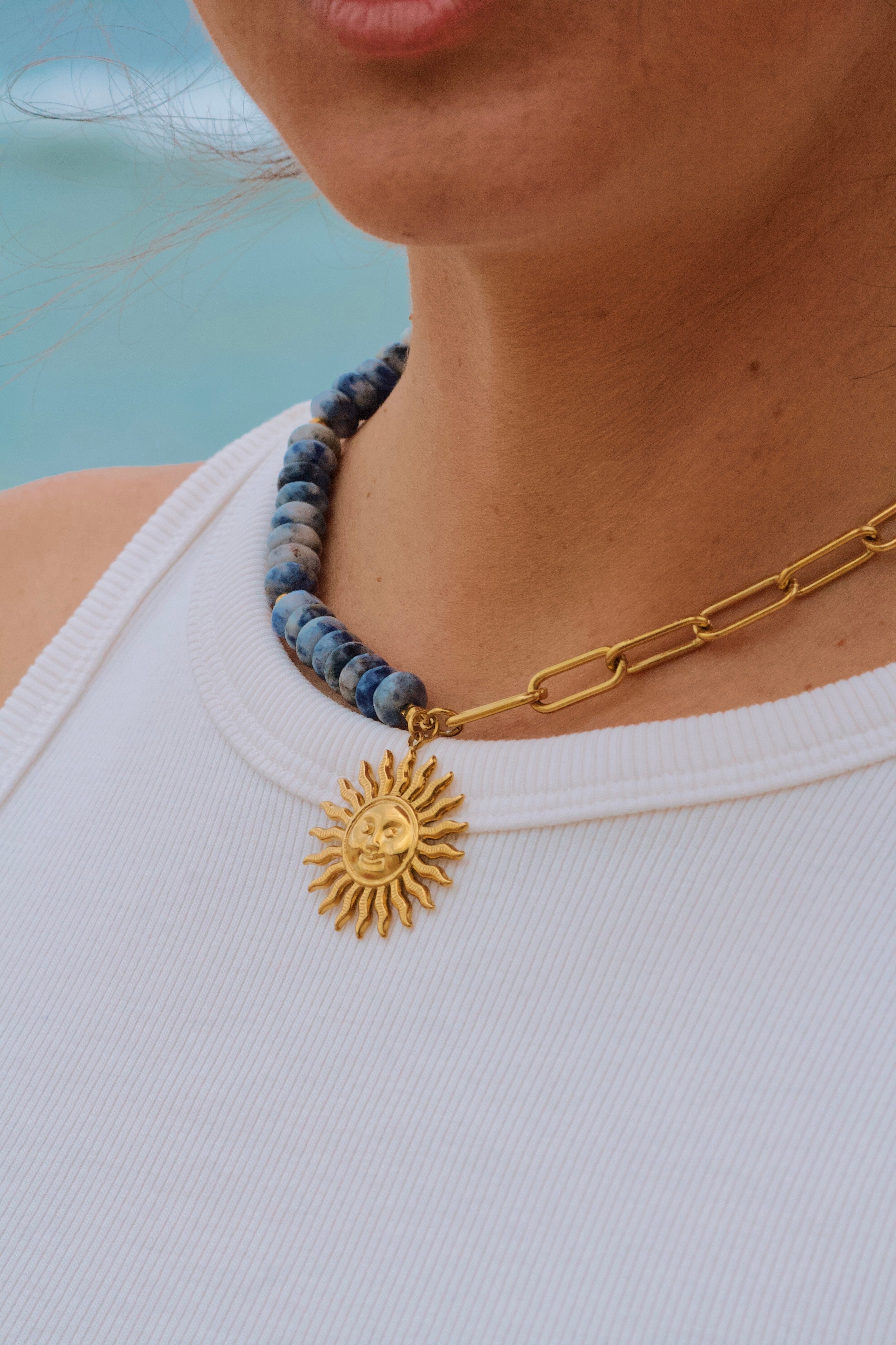 collier fait main en pierres naturelles bleues