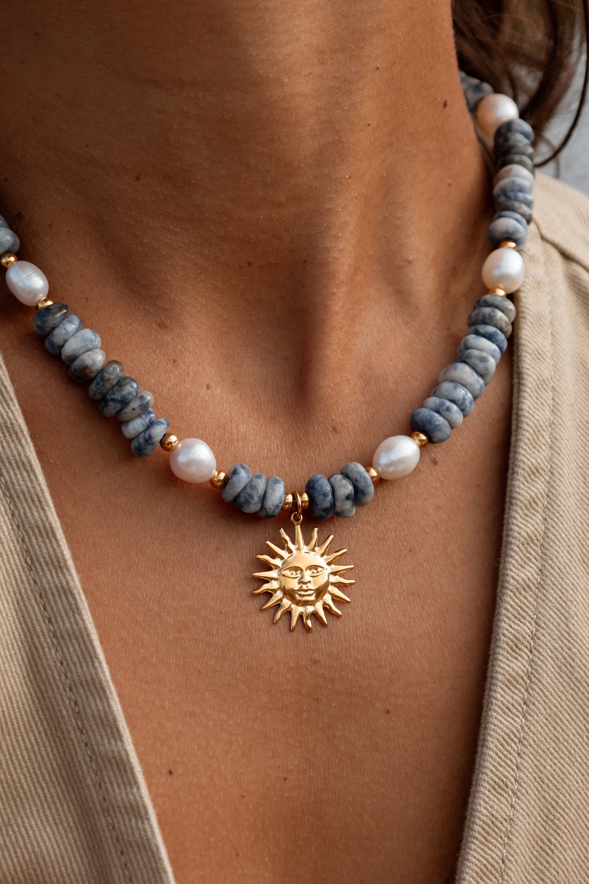 Collier Helios