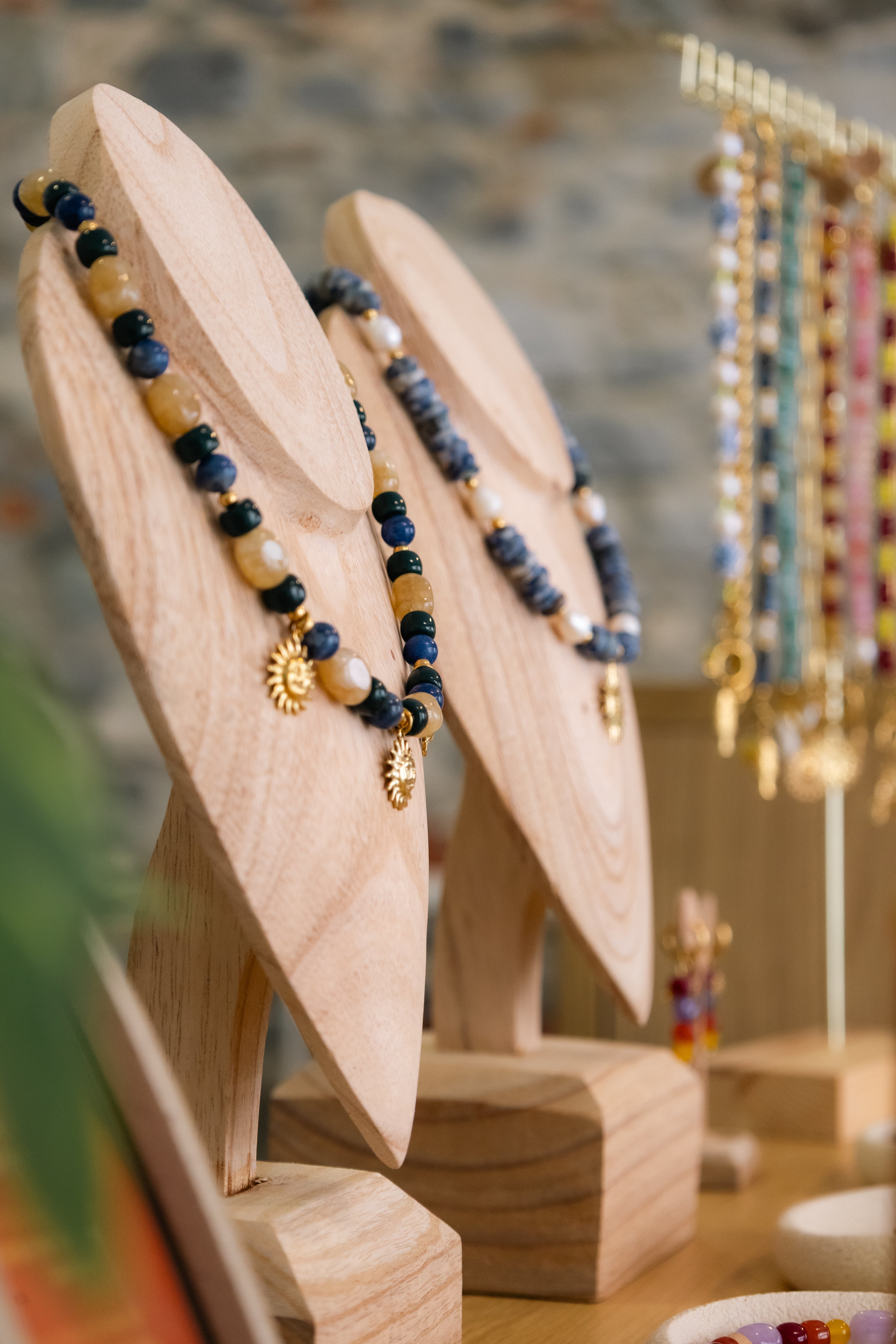 bijoux faits main dans l'atelier tapioca bijoux dans les landes