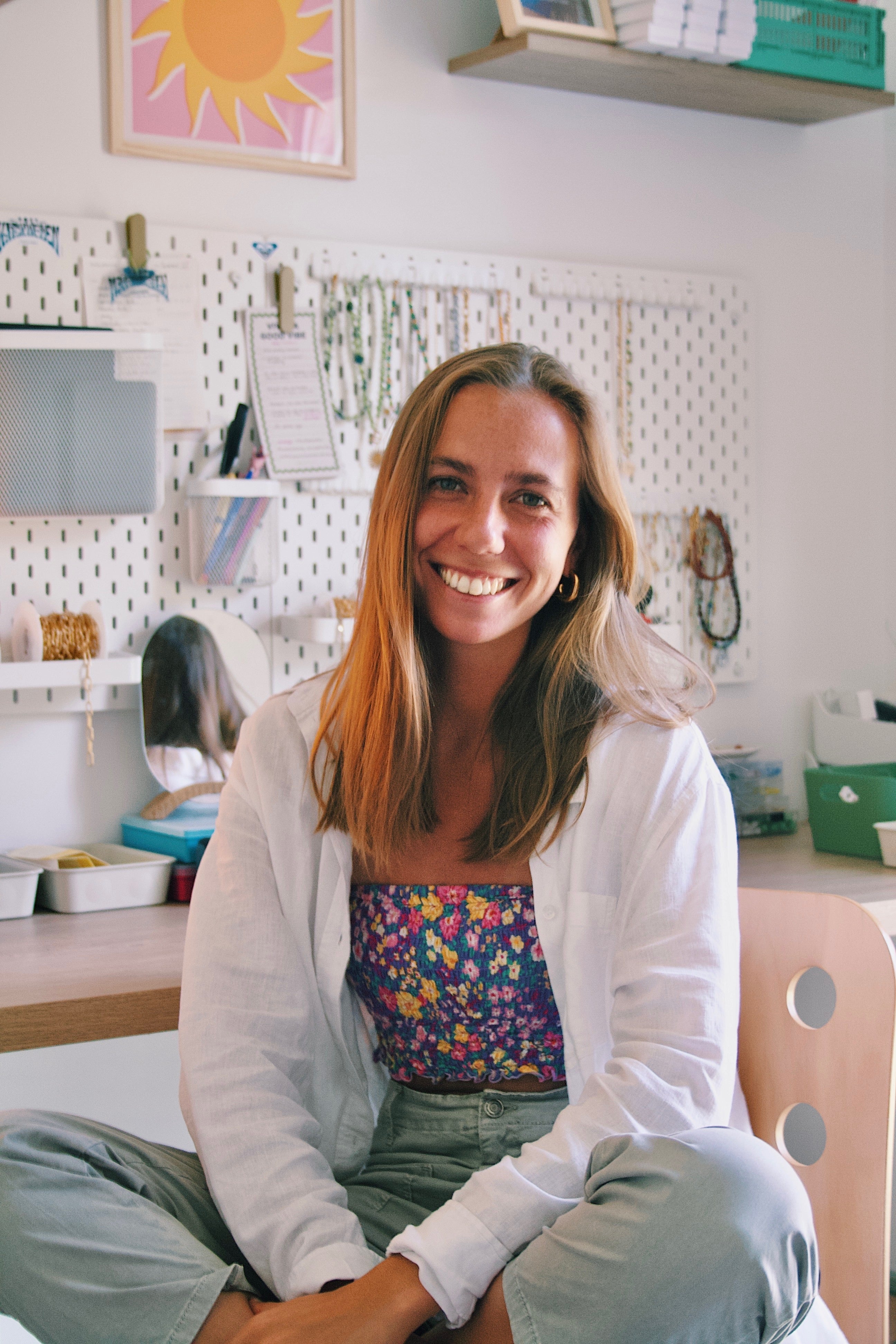Photo portrait de Léa Peoch, la fondatrice de Tapioca Bijoux, des bijoux faits main dans les landes